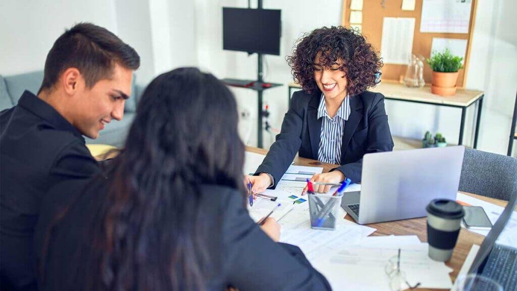 banker with two clients 1024x576 1