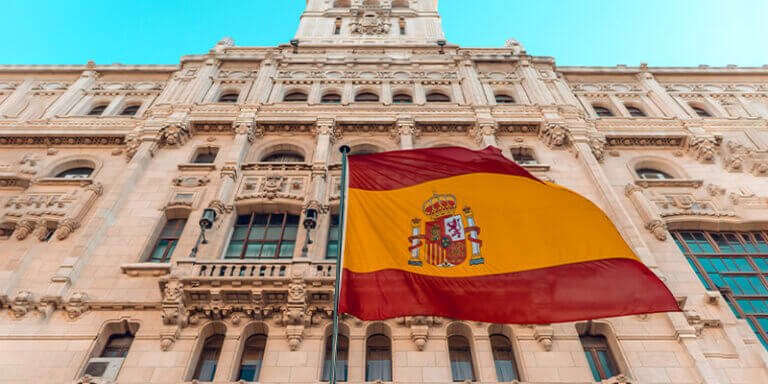 Trump Vows Total Trade Ban After Spain Denies U.S. Air Base Access