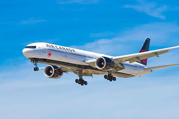 US Lawmaker Demands Airline Ticket Price Cuts Amid Falling Fuel Costs