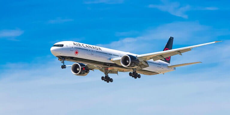 US Lawmaker Demands Airline Ticket Price Cuts Amid Falling Fuel Costs